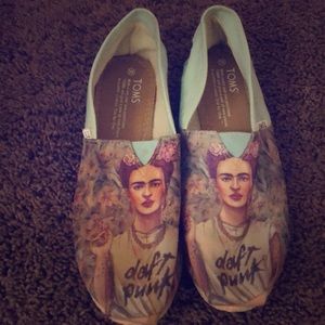 Frida TOMS size 8